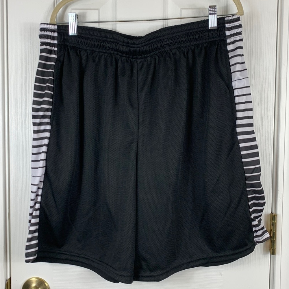 NWOT Zone Pro black men’s athletic shorts size XL. Has pockets, elastic waist